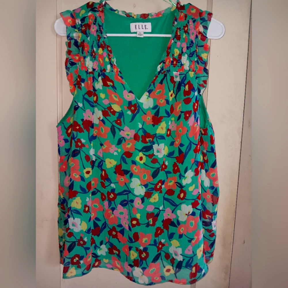 Size XL, Elle, flowered, ruffle neckline, sleeveless top